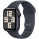 Apple Watch SE 2. Generation (2024, GPS, 40 mm) Smartwatch mit Aluminiumgehäuse in Mitternacht und Sportarmband in Mitternacht (M/L)