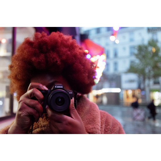 Canon EOS R50 Systemkamera + RF-S 18-45mm is STM Objektiv